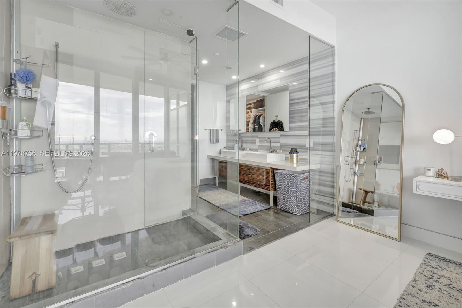 1100 Biscayne Blvd #4002, Miami FL 33132