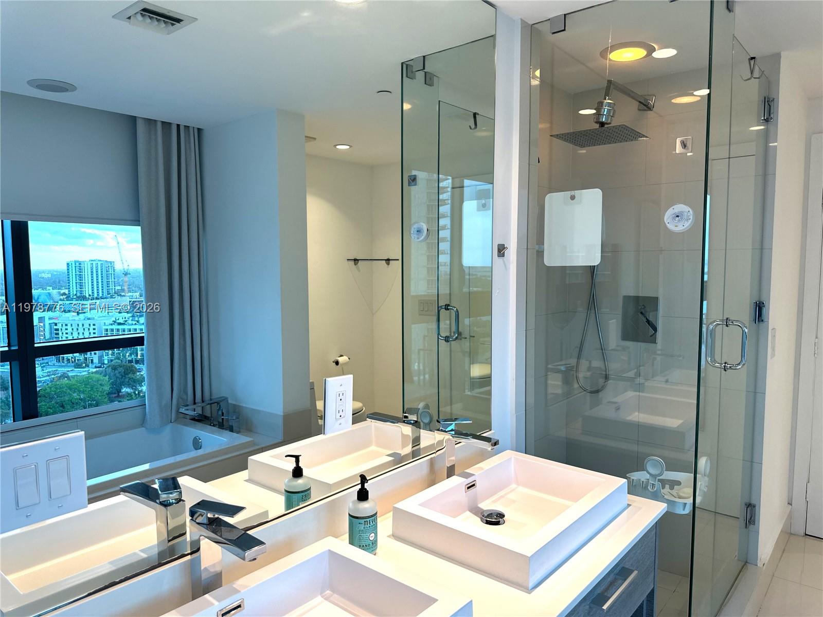 650 NE 32nd St #2108, Miami FL 33137