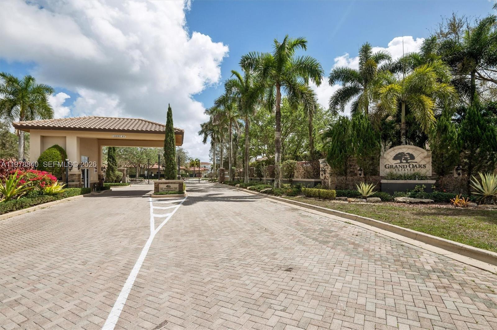 12922 Grand Oaks Dr, Davie FL 33330