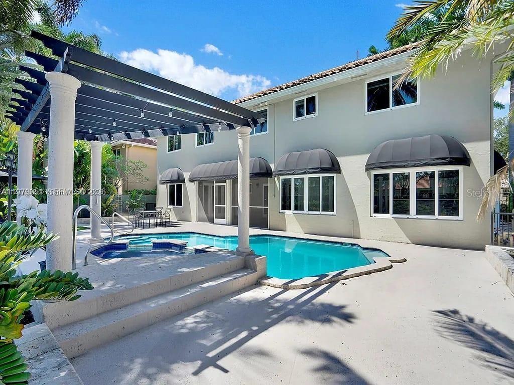 15945 NW 82nd Ct, Miami Lakes FL 33016