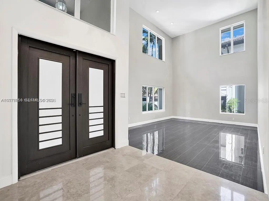 15945 NW 82nd Ct, Miami Lakes FL 33016