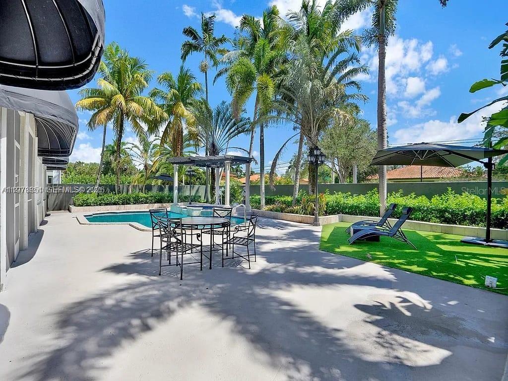 15945 NW 82nd Ct, Miami Lakes FL 33016