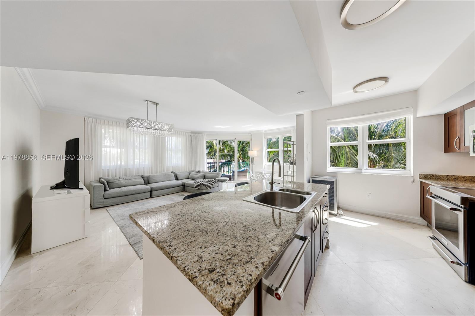 20000 E Country Club Dr #311, Aventura FL 33180