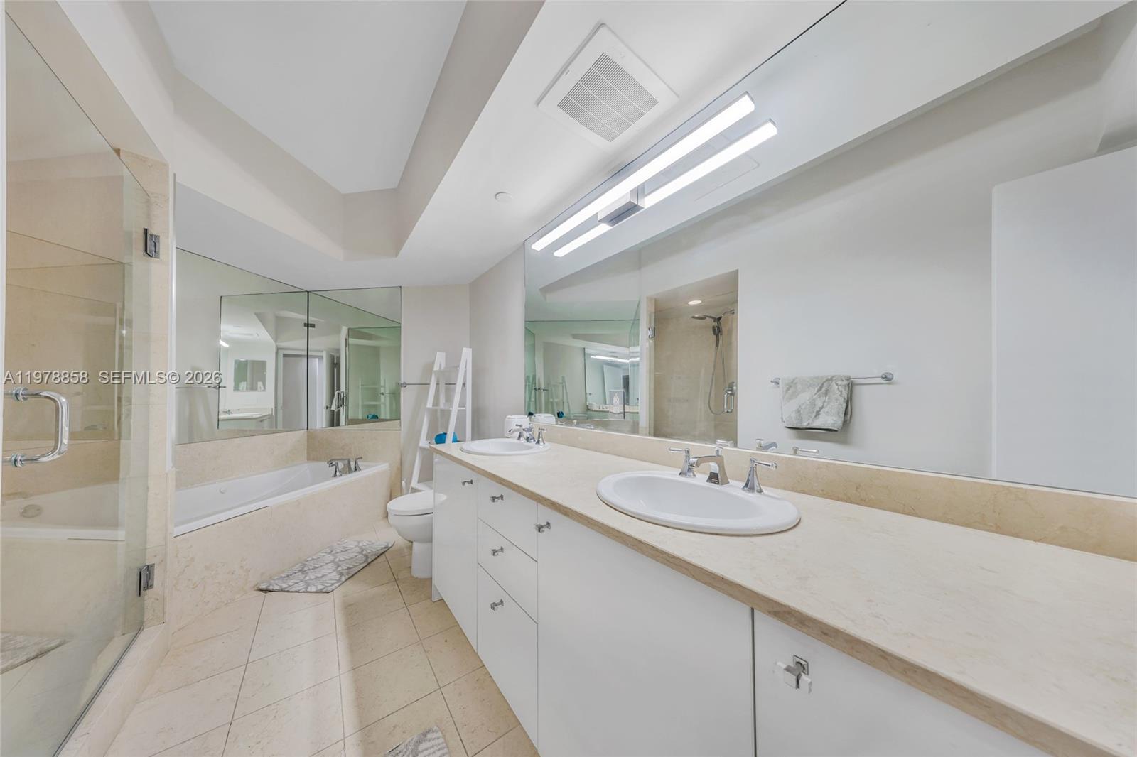20000 E Country Club Dr #311, Aventura FL 33180
