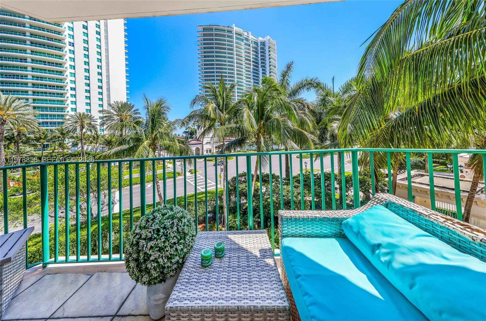 20000 E Country Club Dr #311, Aventura FL 33180