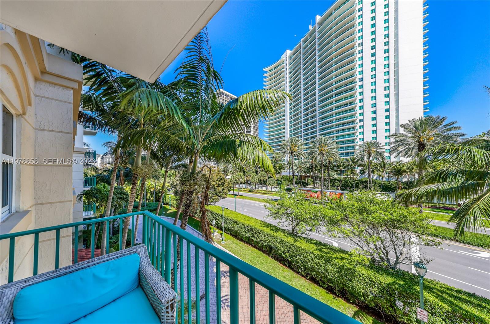 20000 E Country Club Dr #311, Aventura FL 33180