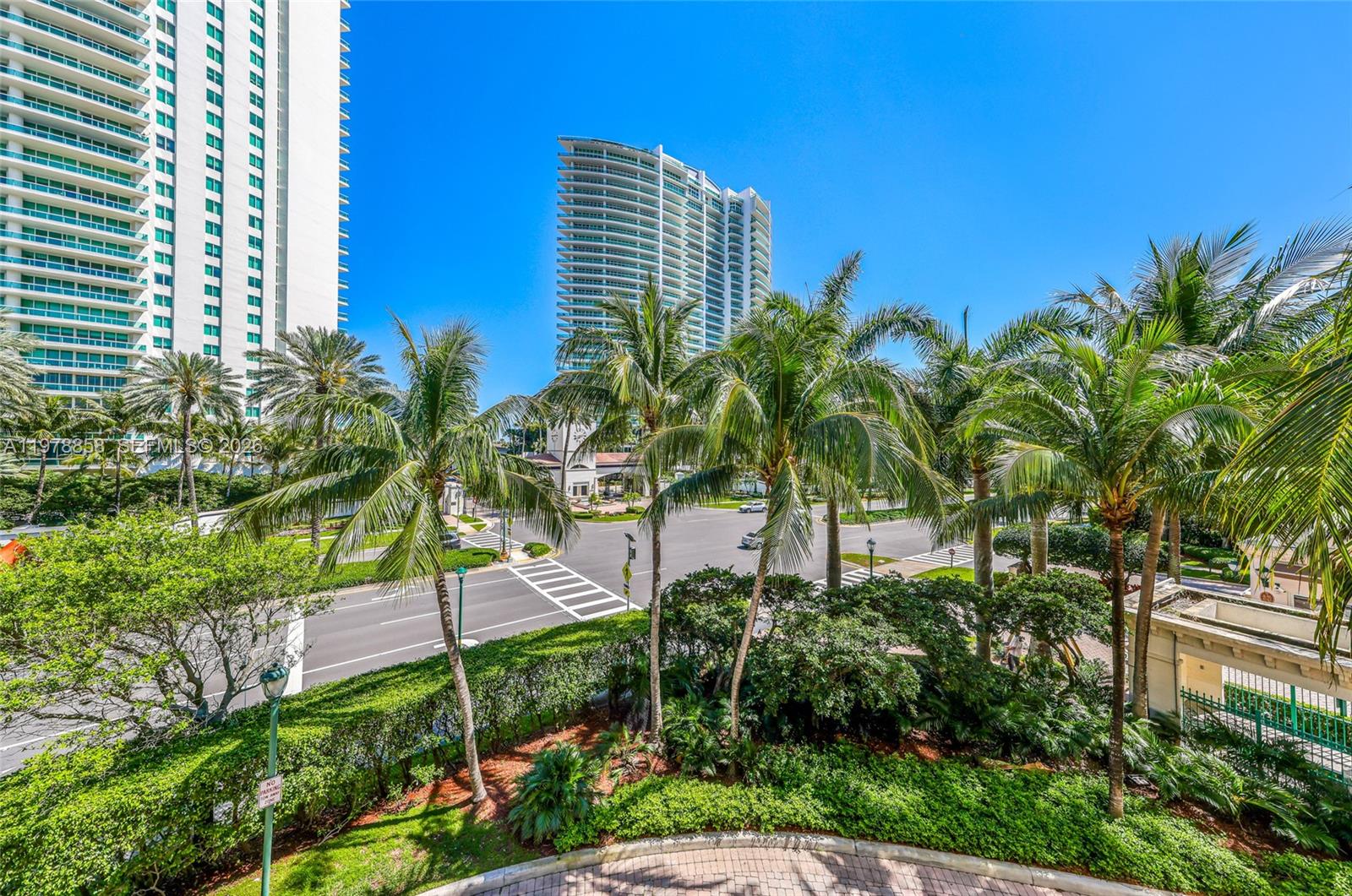 20000 E Country Club Dr #311, Aventura FL 33180