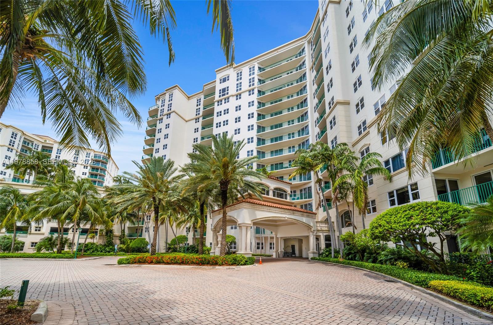 20000 E Country Club Dr #311, Aventura FL 33180