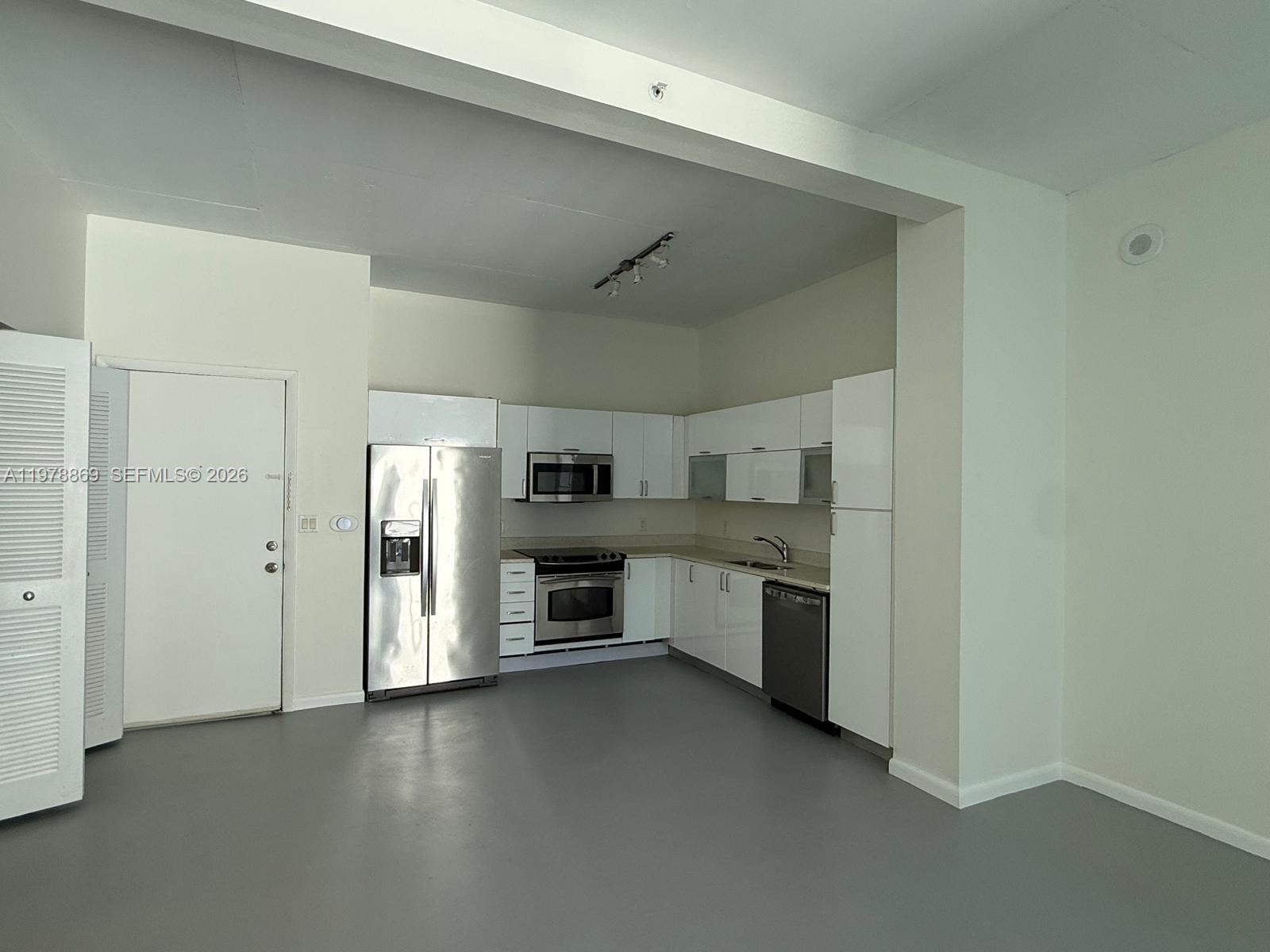 234 NE 3rd St #908, Miami FL 33132