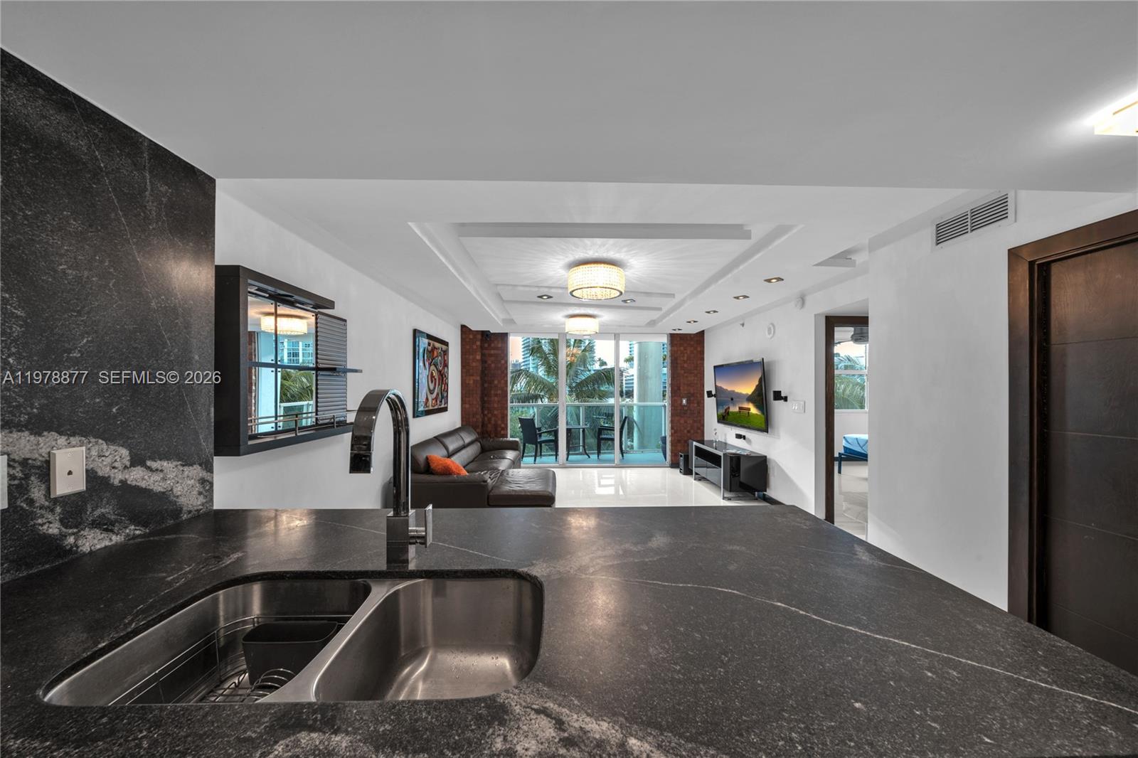 31 SE 5th St #407, Miami FL 33131