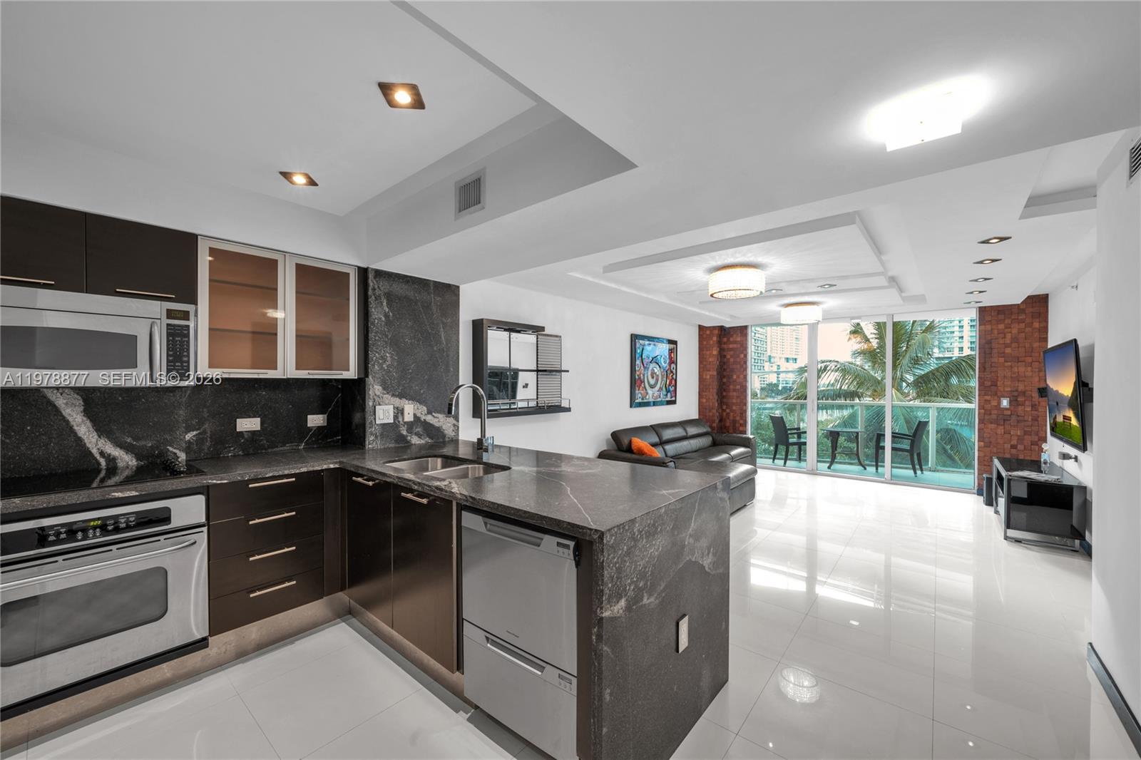 31 SE 5th St #407, Miami FL 33131