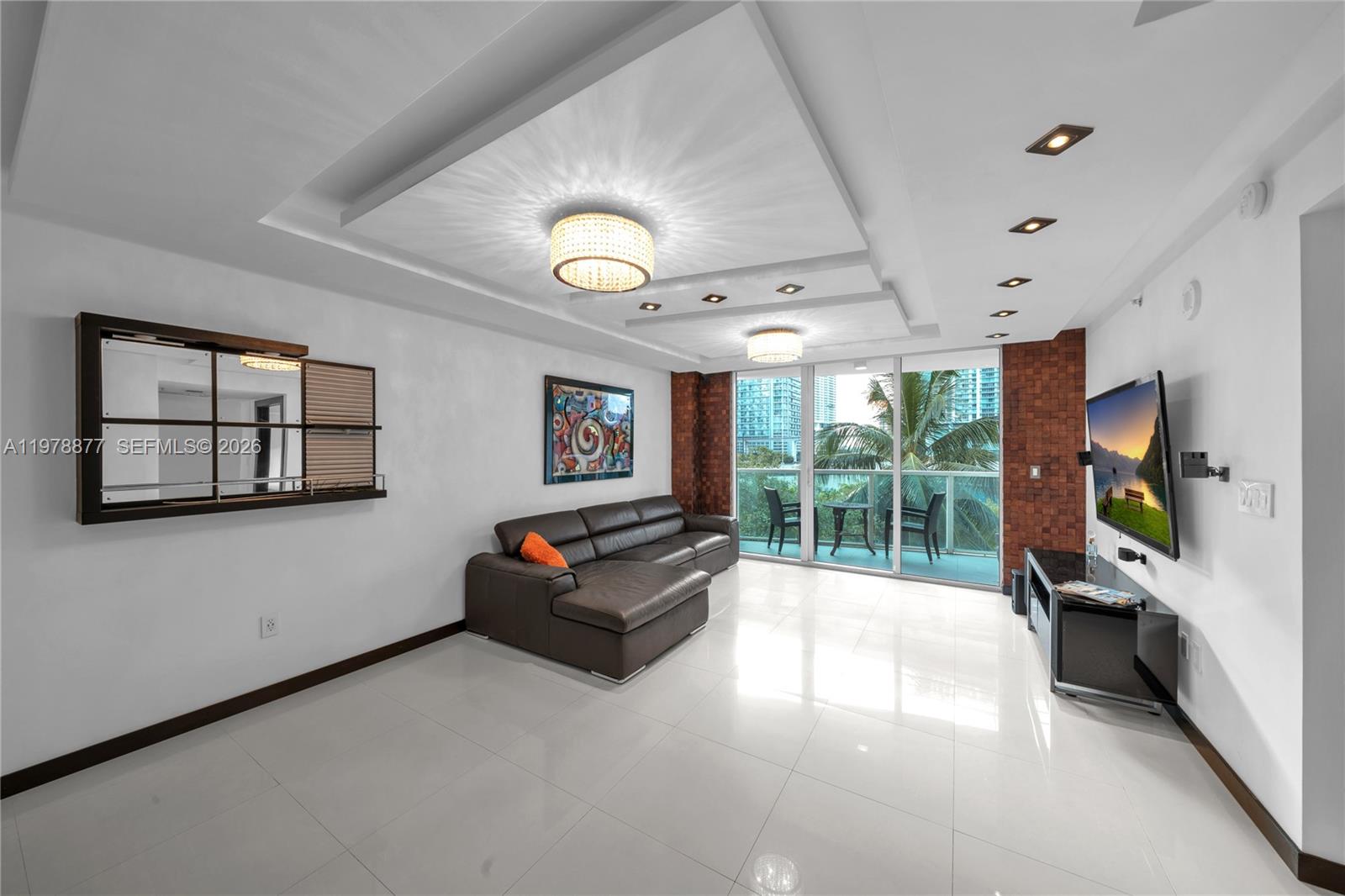 31 SE 5th St #407, Miami FL 33131