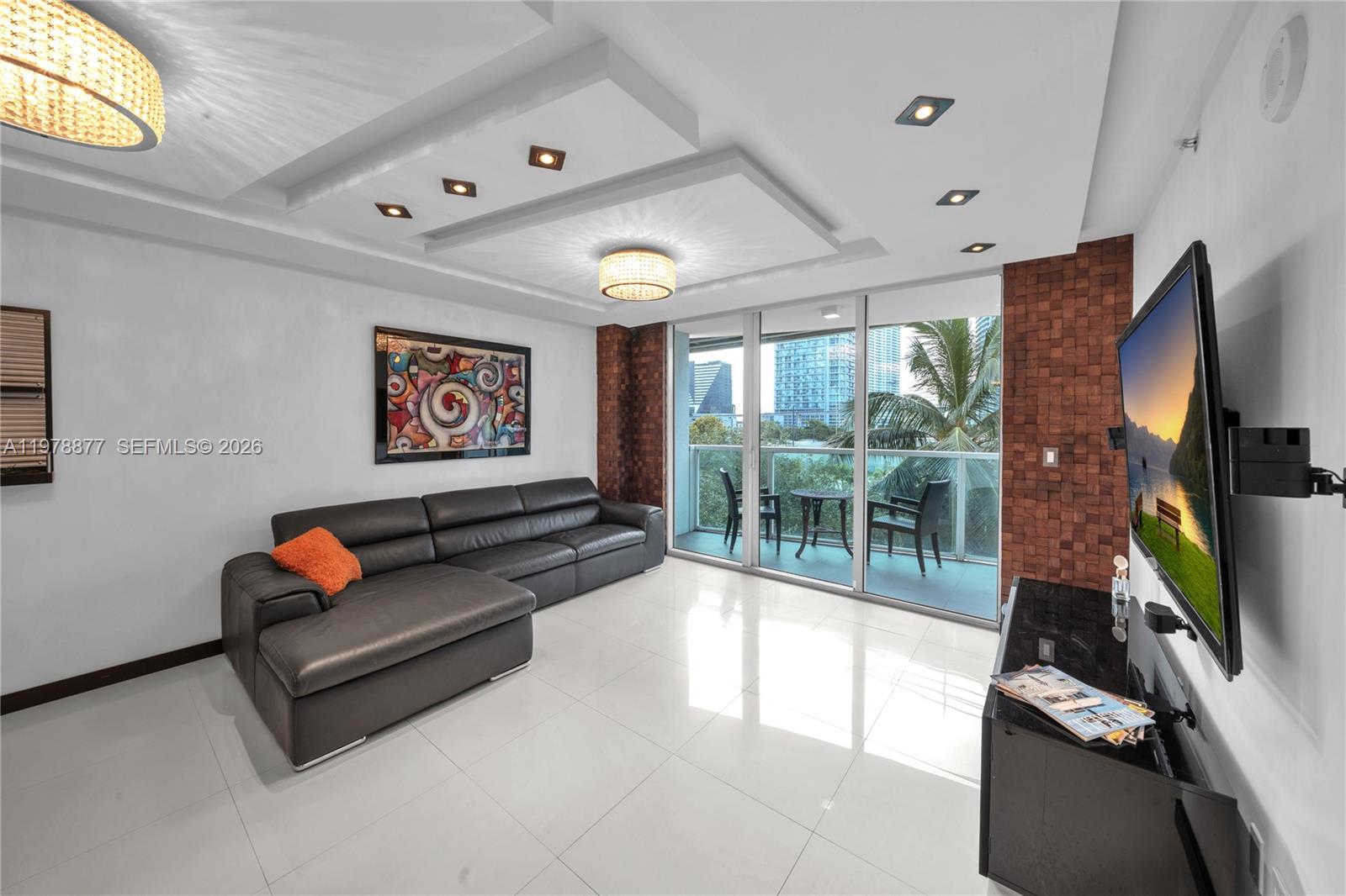 31 SE 5th St #407, Miami FL 33131