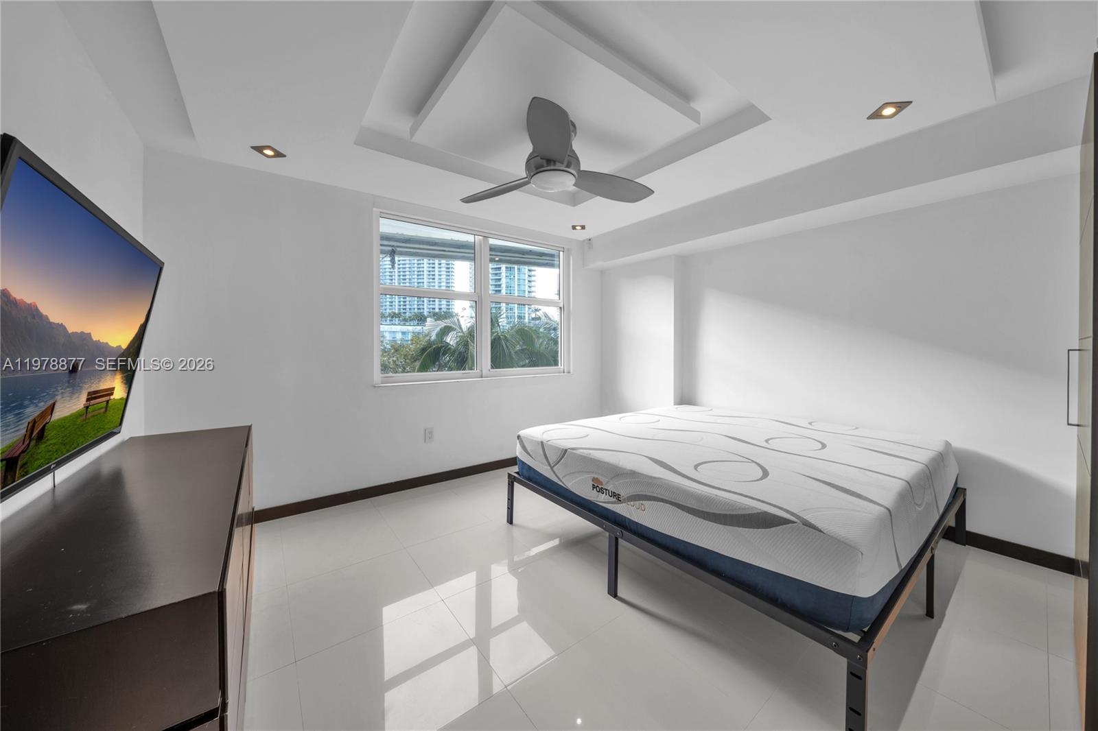 31 SE 5th St #407, Miami FL 33131