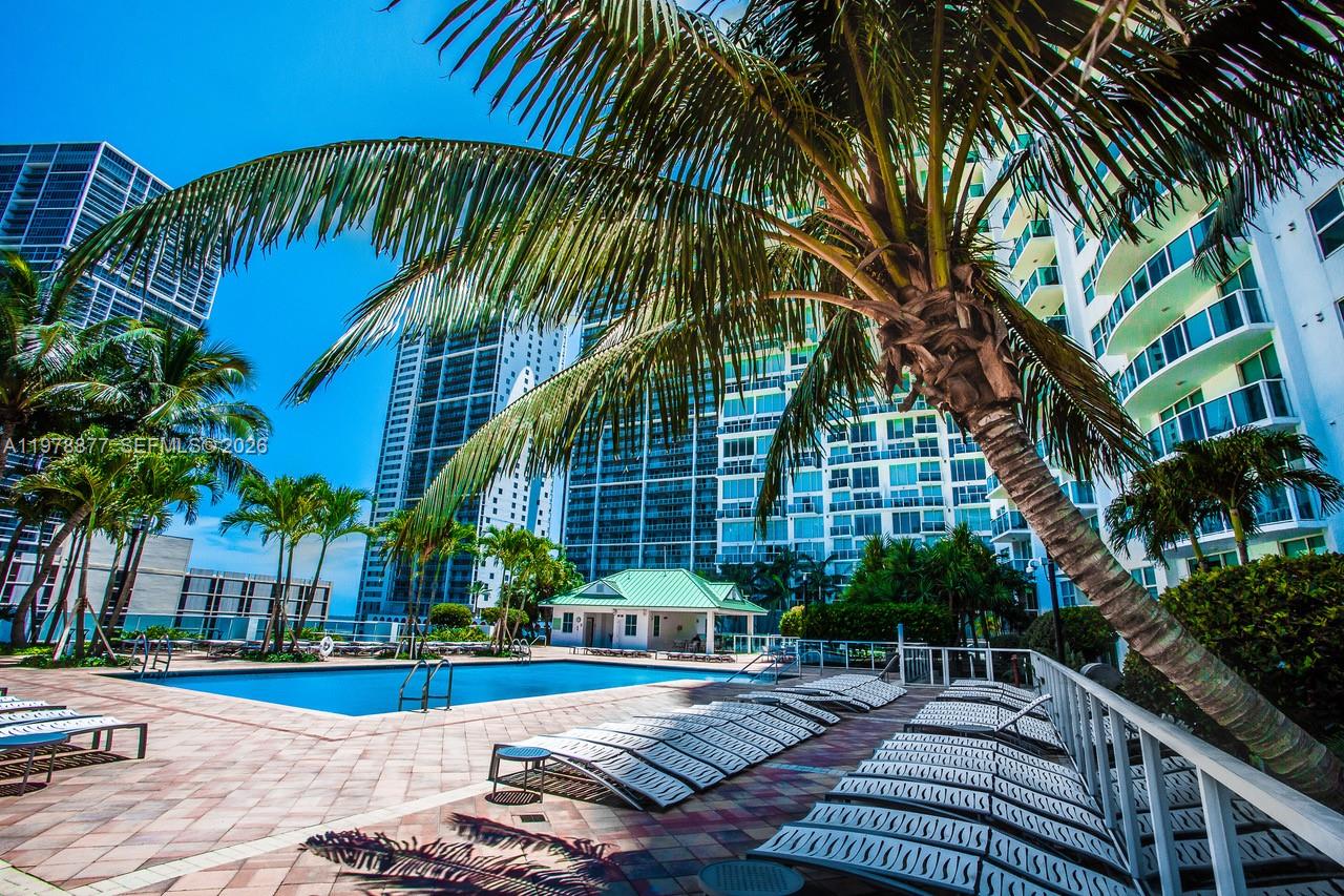 31 SE 5th St #407, Miami FL 33131