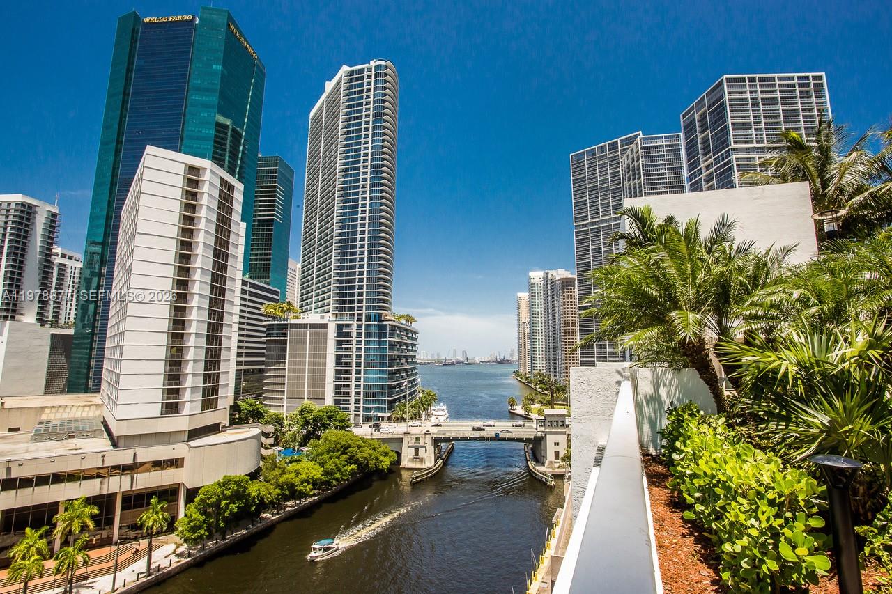 31 SE 5th St #407, Miami FL 33131