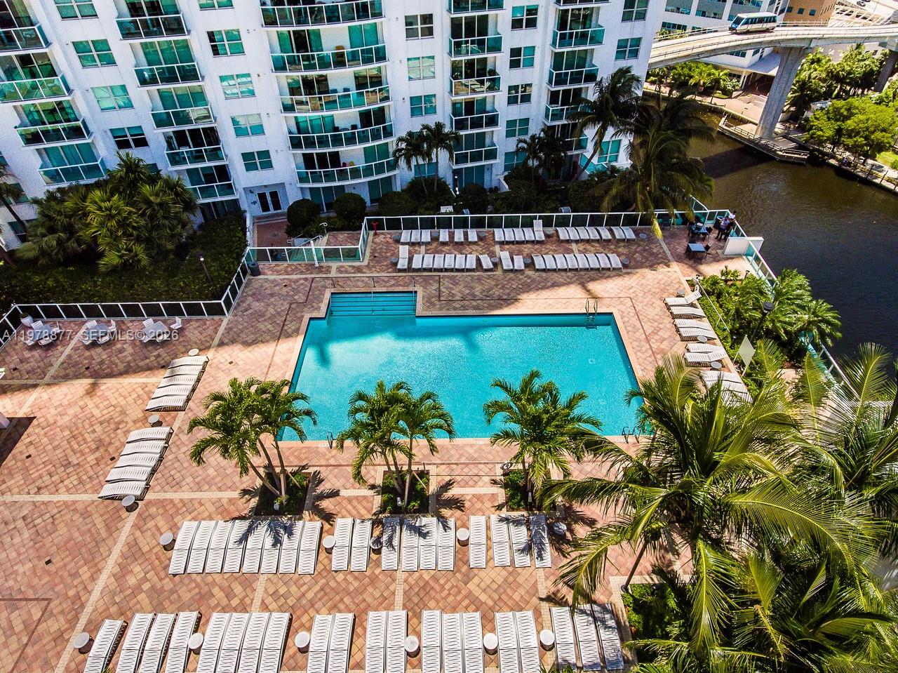 31 SE 5th St #407, Miami FL 33131