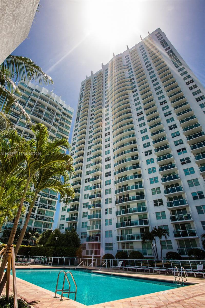 31 SE 5th St #407, Miami FL 33131