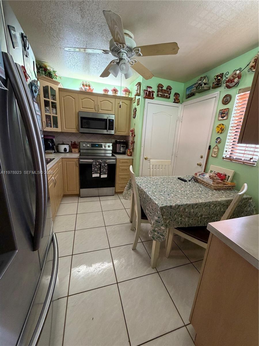 1800 W 54th St #309, Hialeah FL 33012