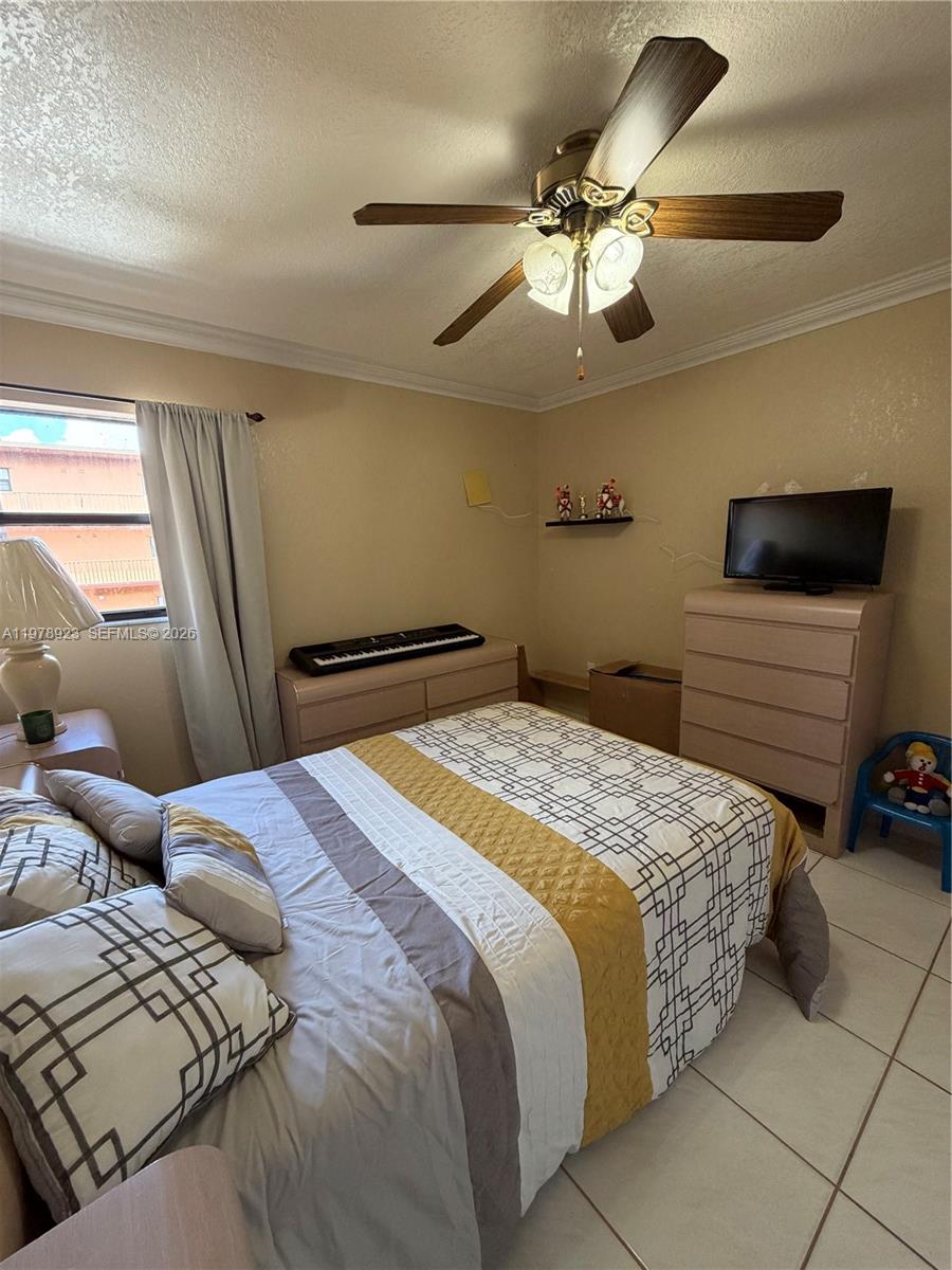 1800 W 54th St #309, Hialeah FL 33012