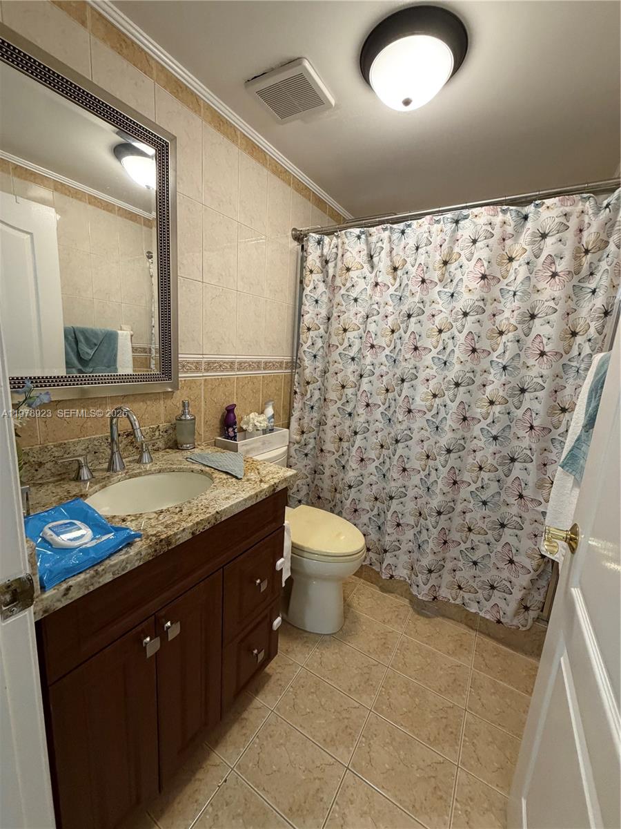 1800 W 54th St #309, Hialeah FL 33012