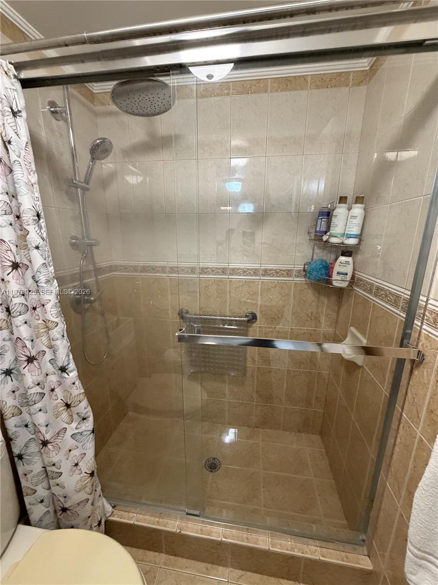 1800 W 54th St #309, Hialeah FL 33012