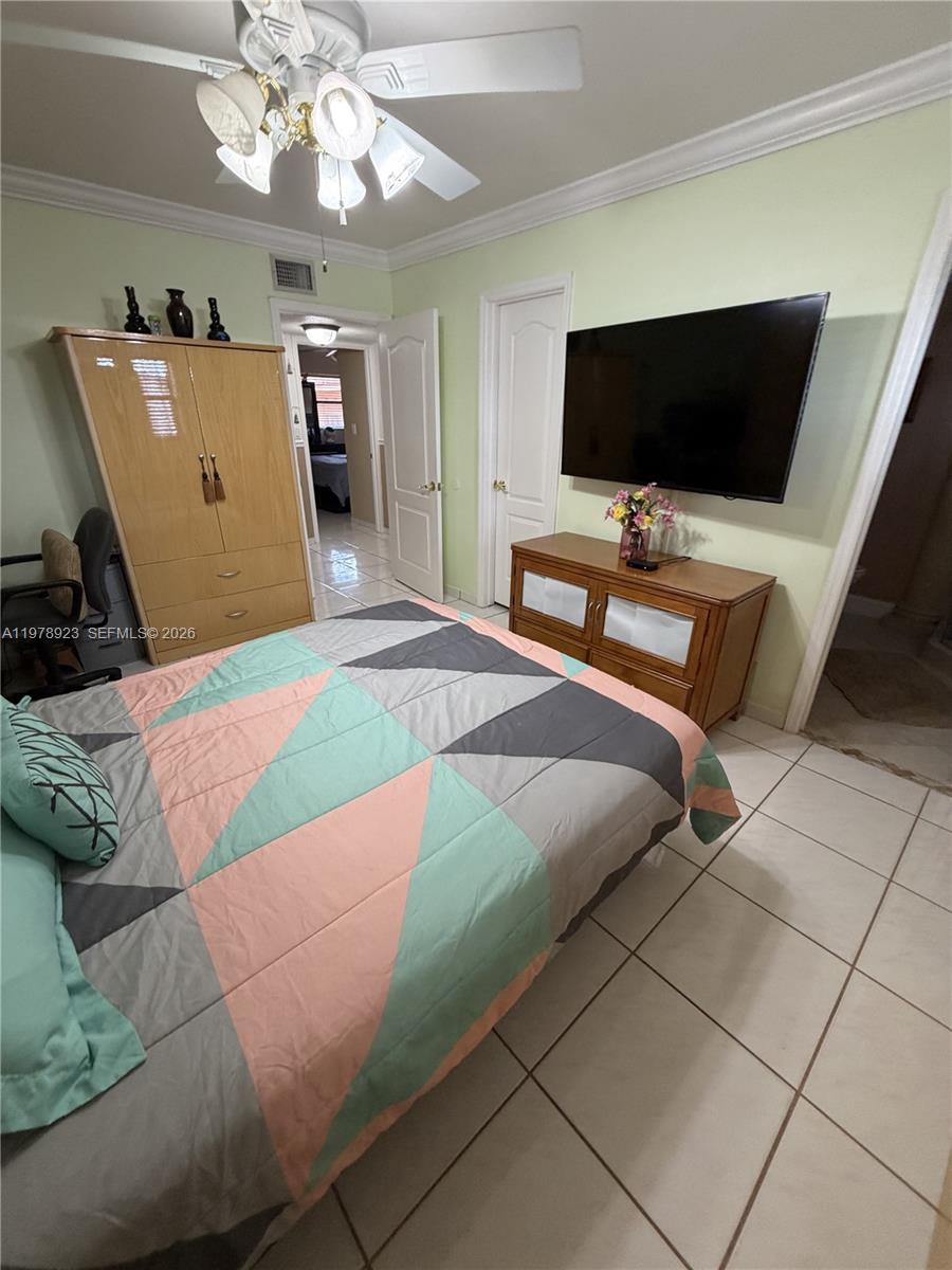 1800 W 54th St #309, Hialeah FL 33012