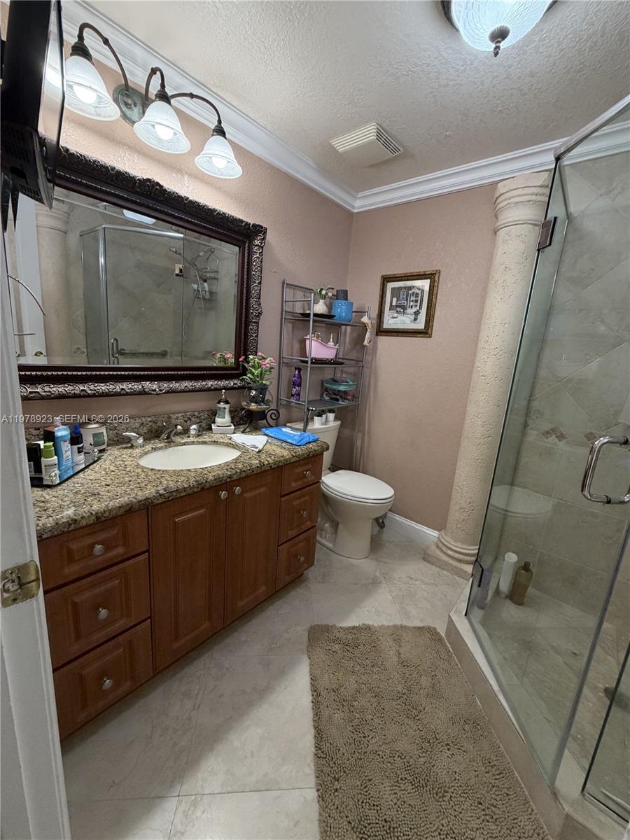 1800 W 54th St #309, Hialeah FL 33012