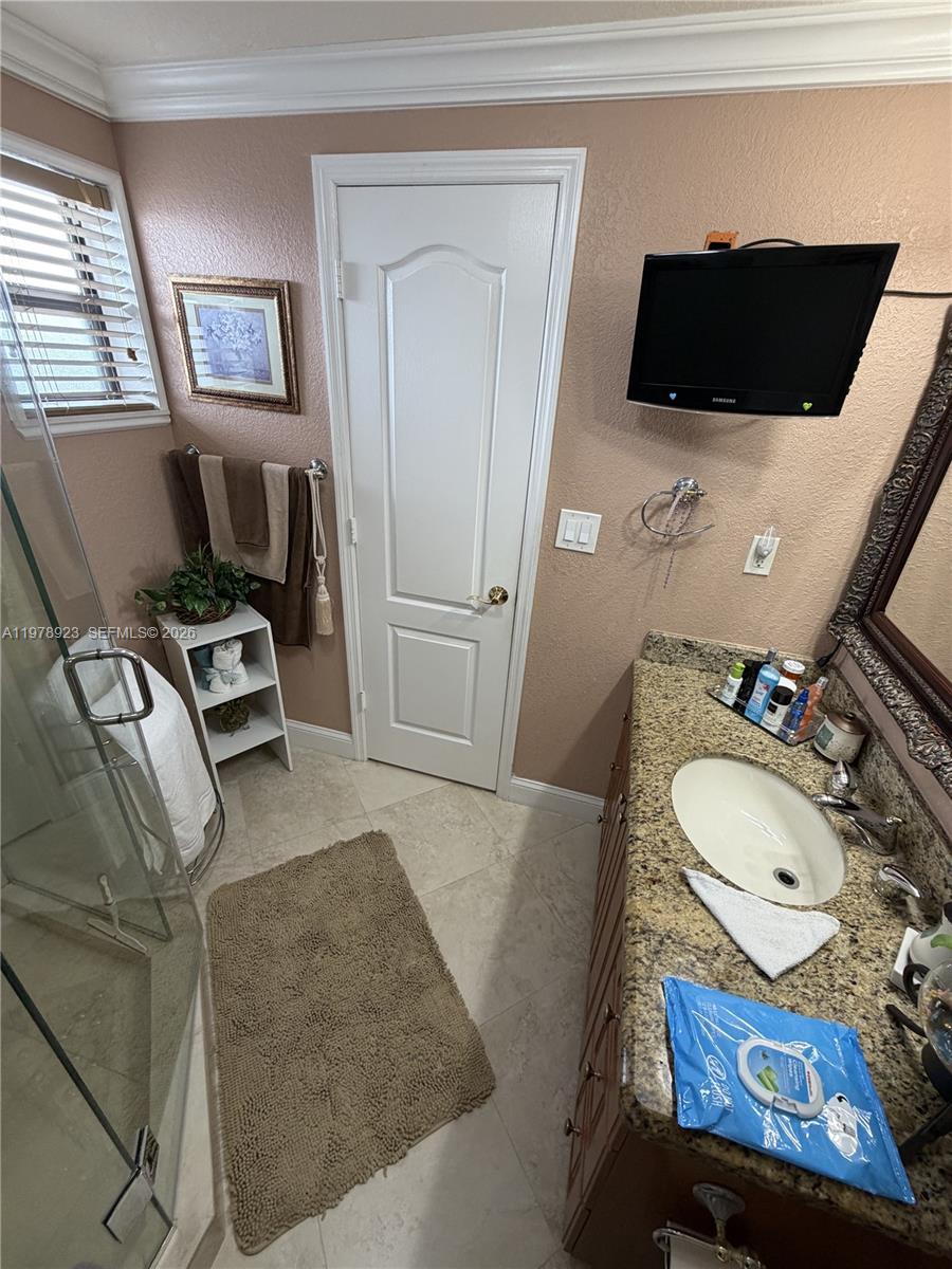 1800 W 54th St #309, Hialeah FL 33012