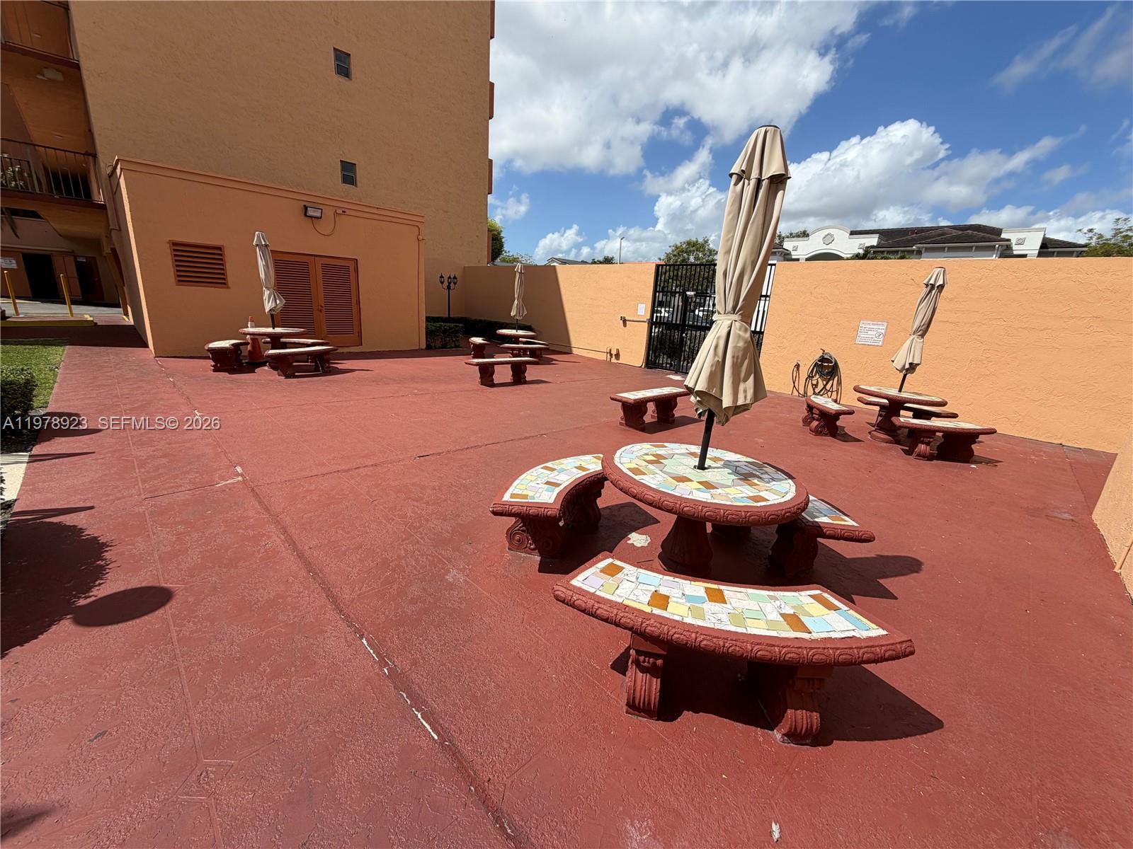 1800 W 54th St #309, Hialeah FL 33012