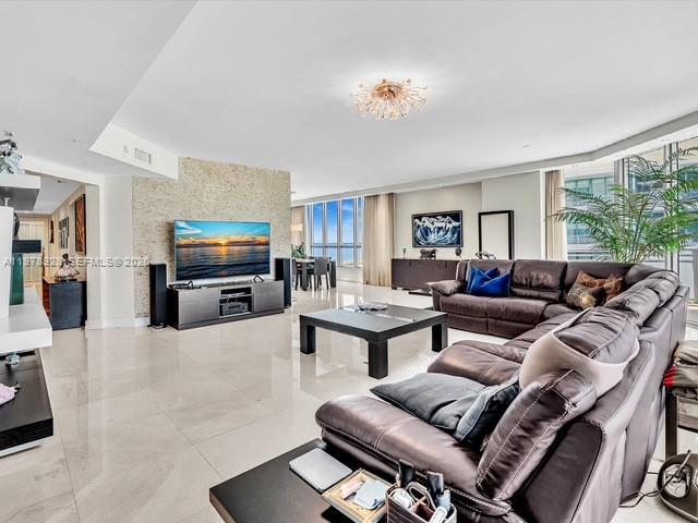 3535 S OCEAN DR #905, Hollywood FL 33019