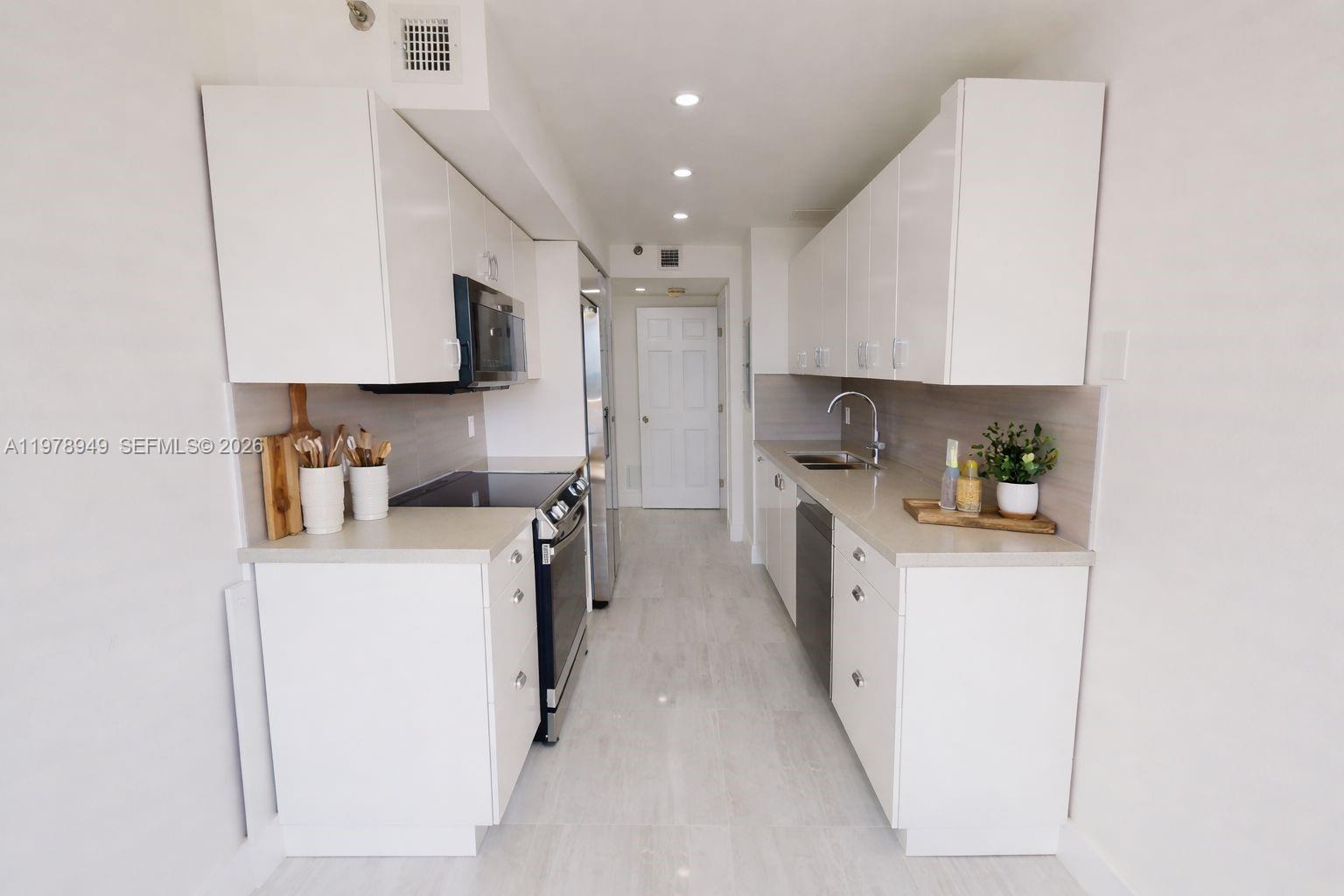 1000 W Island Blvd #1812, Aventura FL 33160