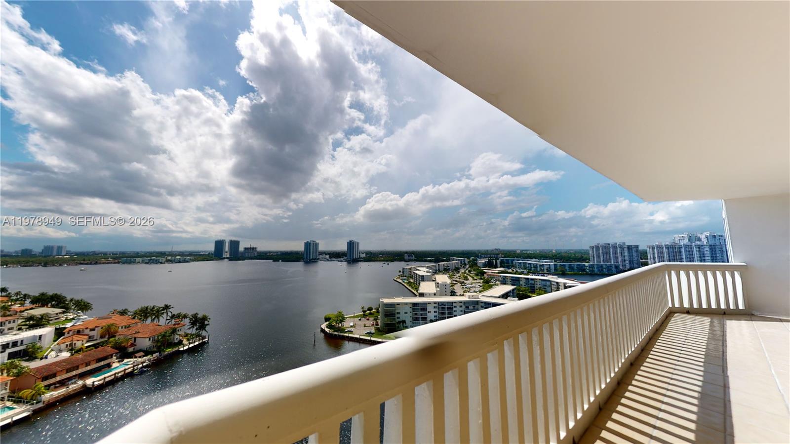 1000 W Island Blvd #1812, Aventura FL 33160