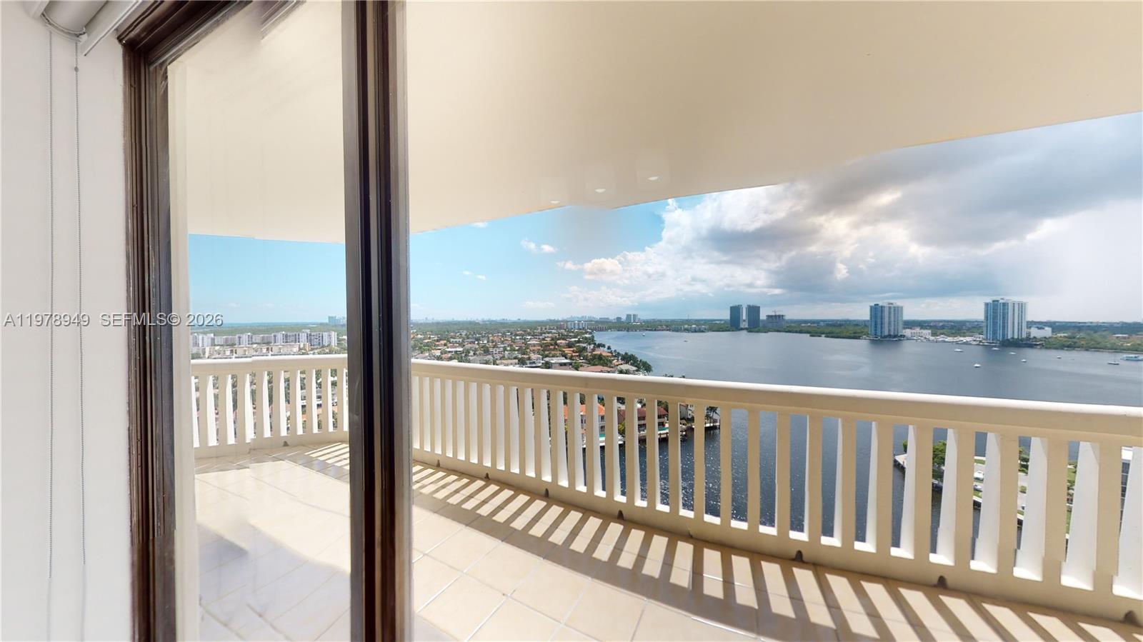 1000 W Island Blvd #1812, Aventura FL 33160