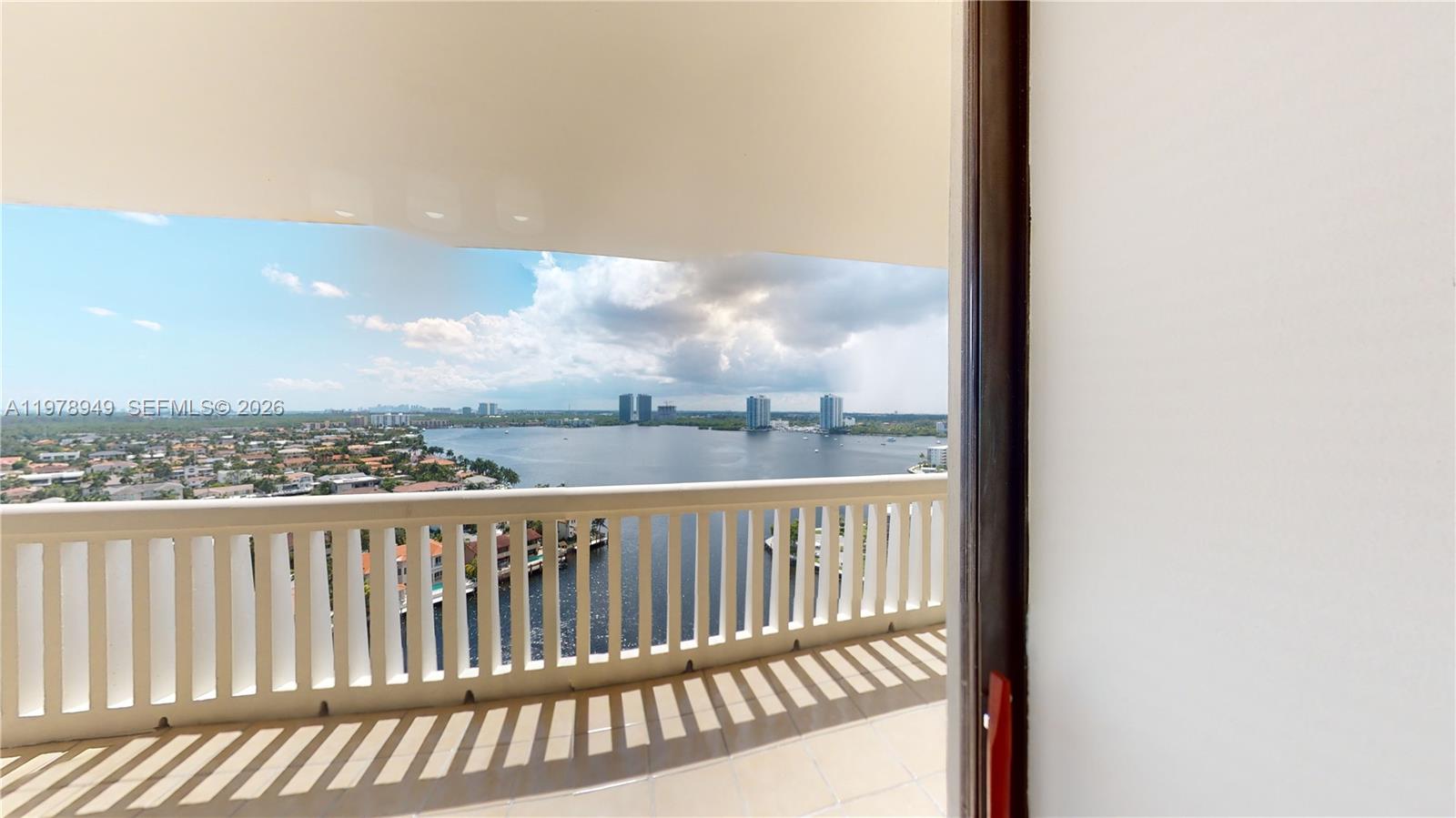 1000 W Island Blvd #1812, Aventura FL 33160