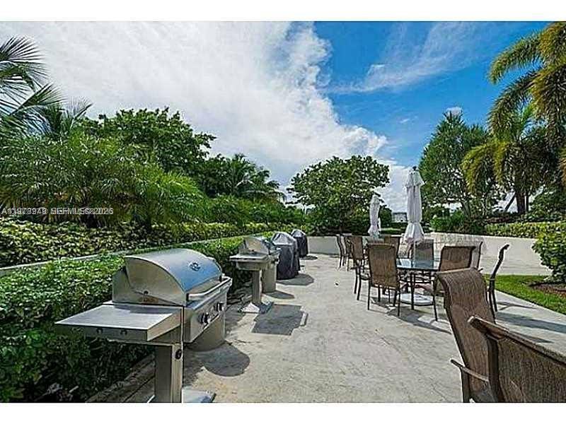 1000 W Island Blvd #1812, Aventura FL 33160