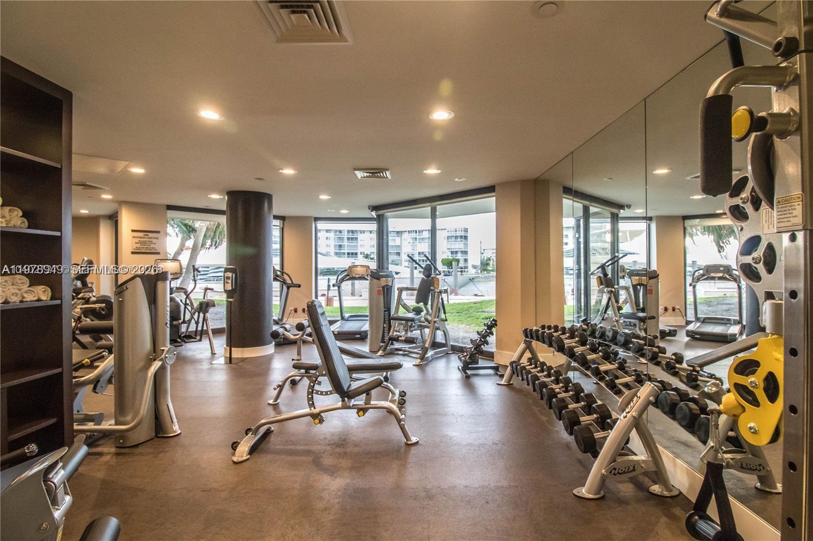 1000 W Island Blvd #1812, Aventura FL 33160