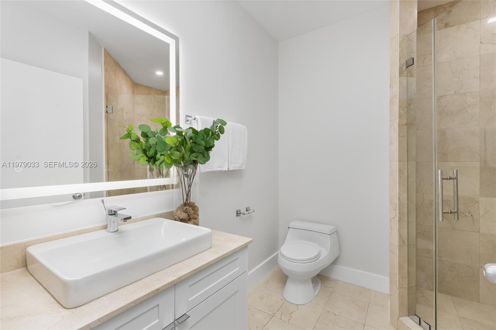 808 Brickell Key Dr #3901, Miami FL 33131