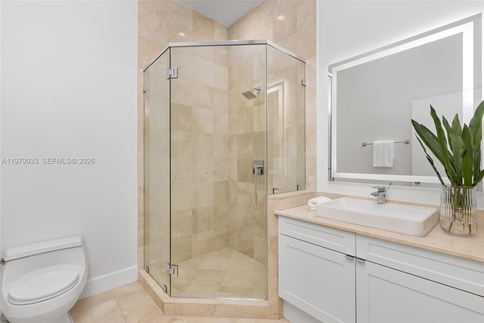 808 Brickell Key Dr #3901, Miami FL 33131
