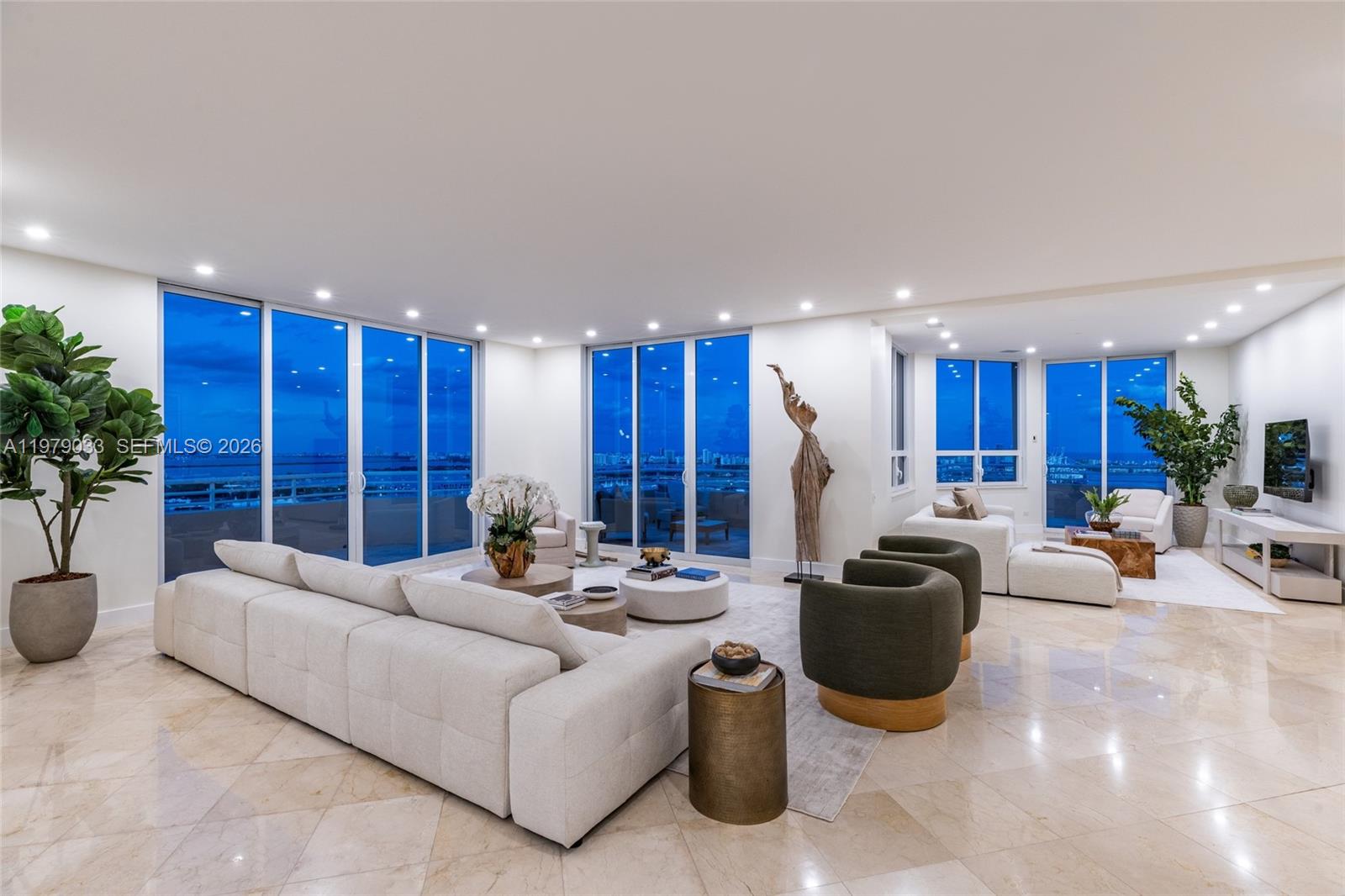 808 Brickell Key Dr #3901, Miami FL 33131