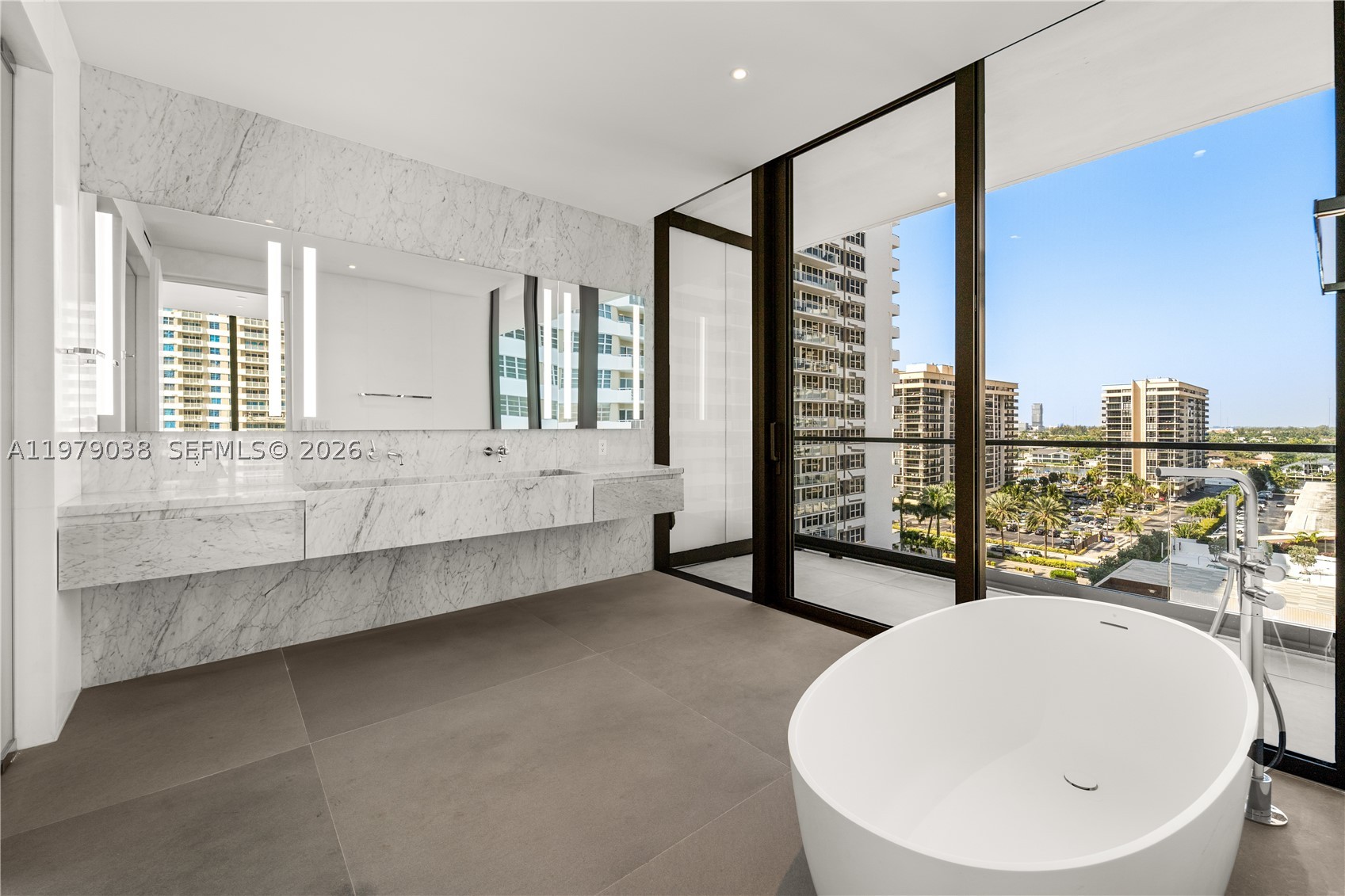 2000 S Ocean Dr #8A, Hallandale Beach FL 33009