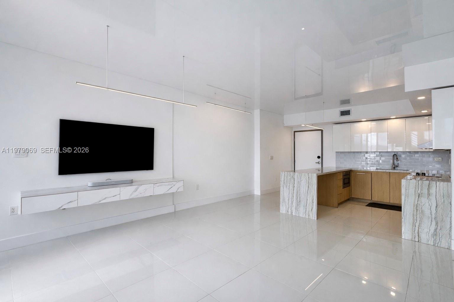 2155 Washington Ct #606, Miami Beach FL 33139