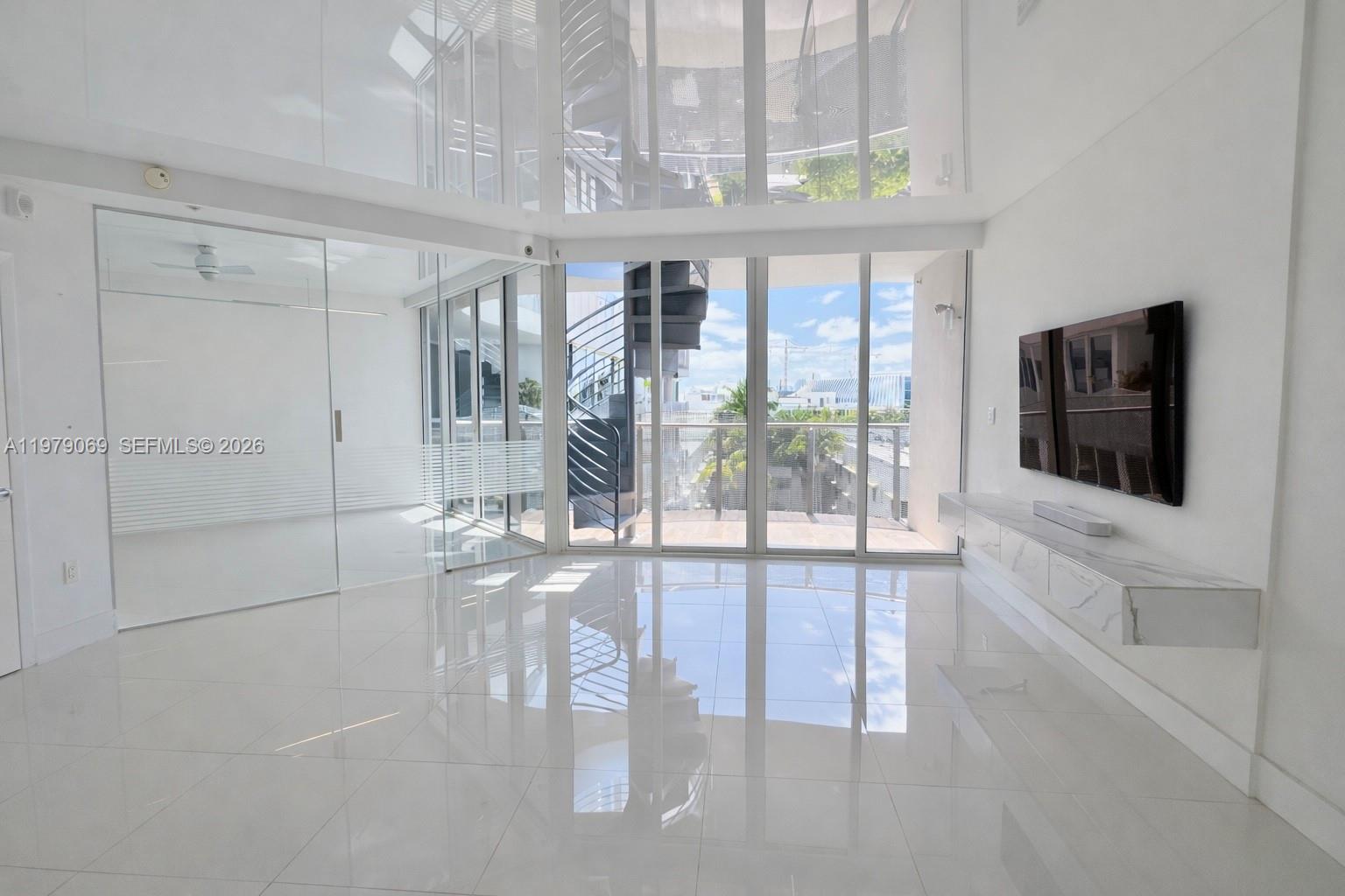 2155 Washington Ct #606, Miami Beach FL 33139