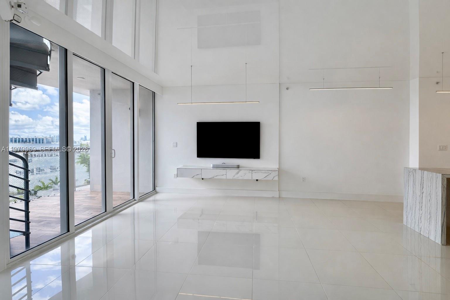 2155 Washington Ct #606, Miami Beach FL 33139