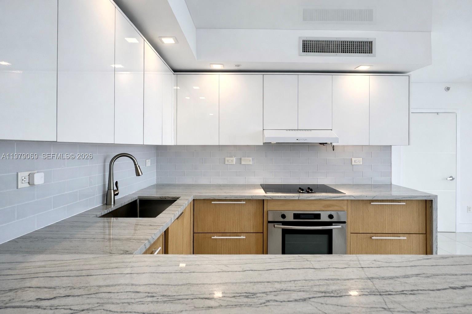 2155 Washington Ct #606, Miami Beach FL 33139
