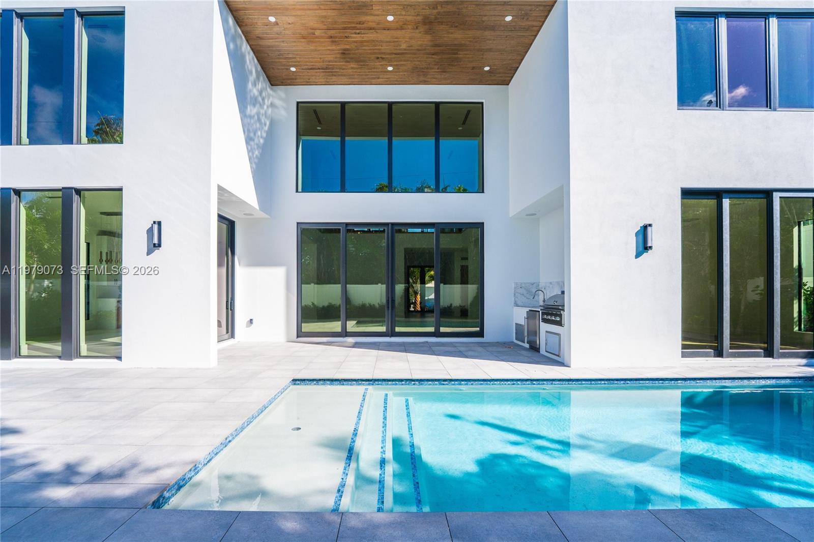464 NE 6th St, Boca Raton FL 33432