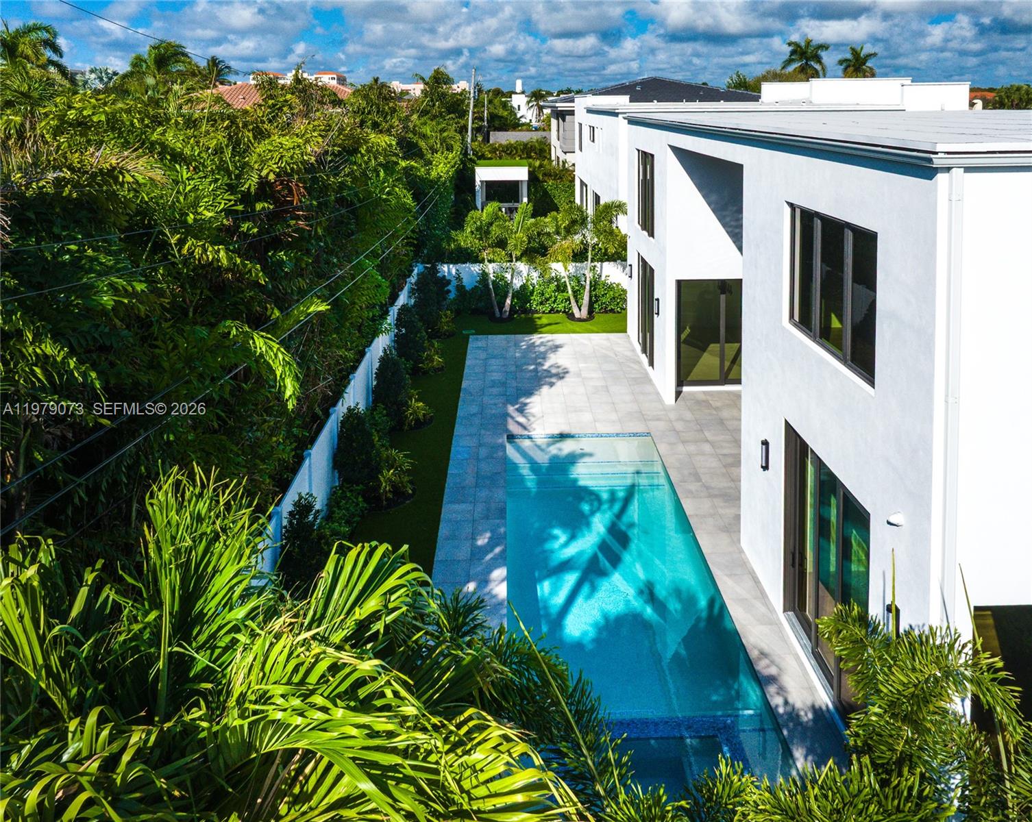 464 NE 6th St, Boca Raton FL 33432