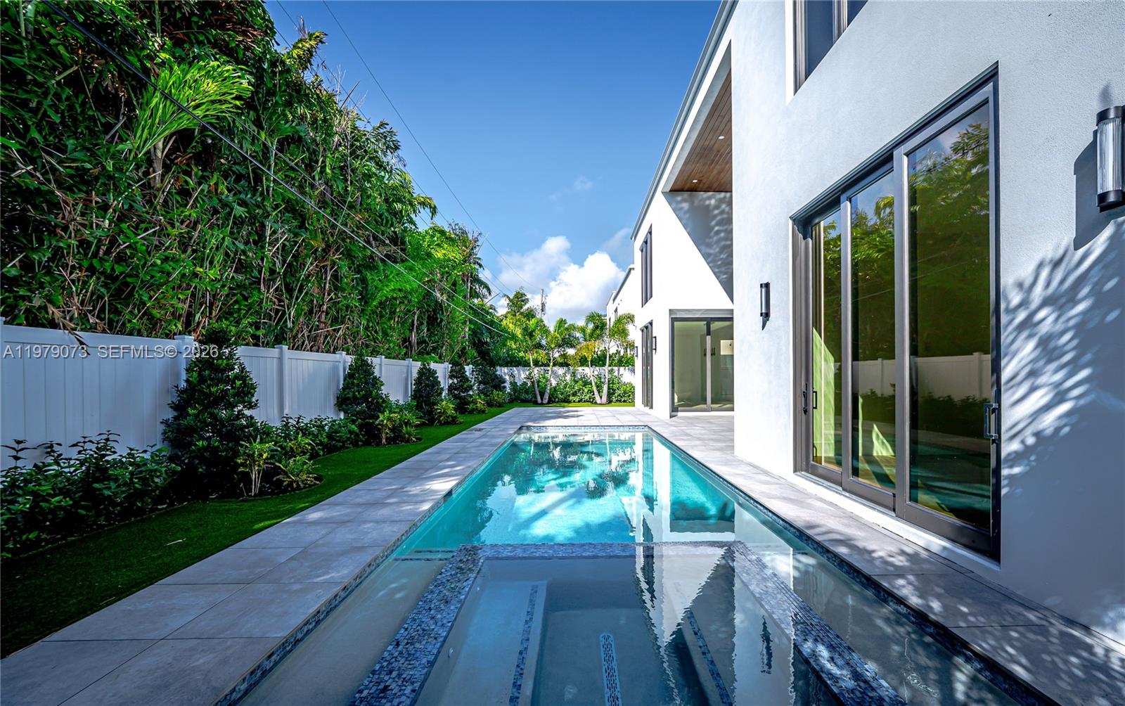 464 NE 6th St, Boca Raton FL 33432