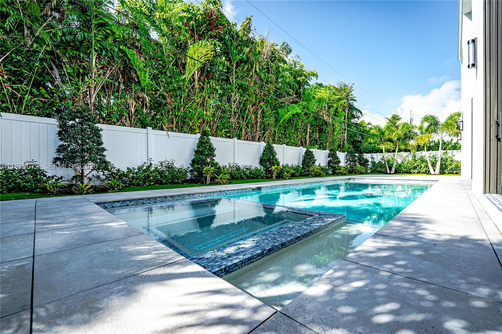 464 NE 6th St, Boca Raton FL 33432