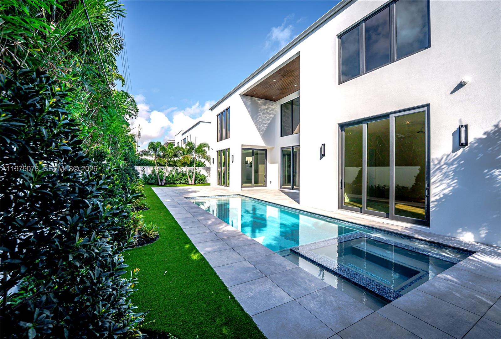 464 NE 6th St, Boca Raton FL 33432